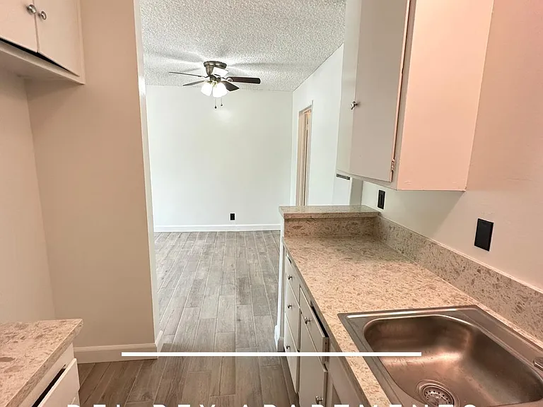 526 S 1st Ave #9 — Photo 17