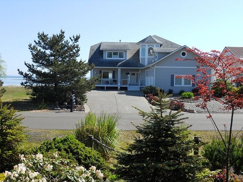 2nd image of 642 Chinook Ave SE
