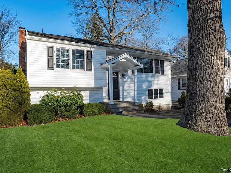 13A Homeland Dr — Photo 1