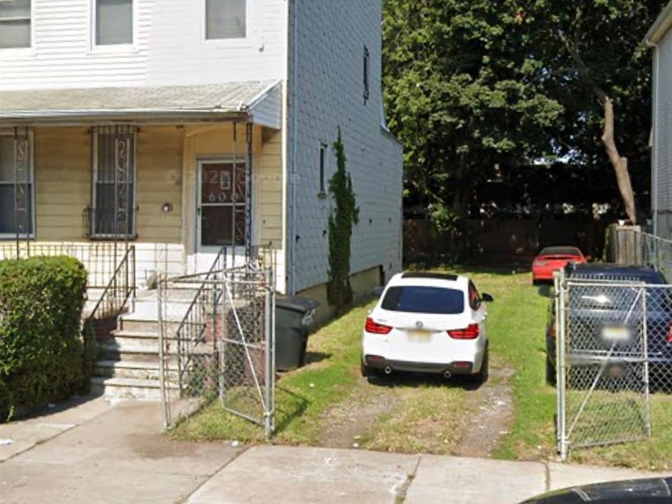 1st image of 598 Bramhall Ave