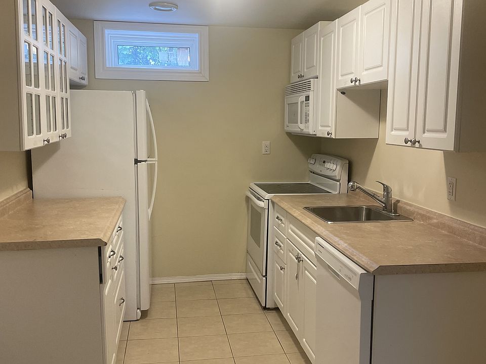 1st image of 22 Hyland Cres #2