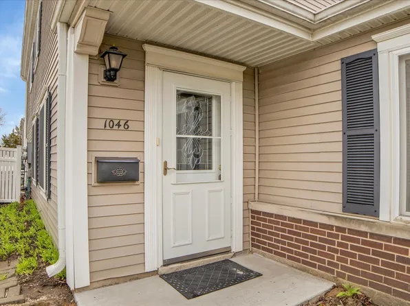1046 Cove Dr #145B, Prospect Heights, IL 60070