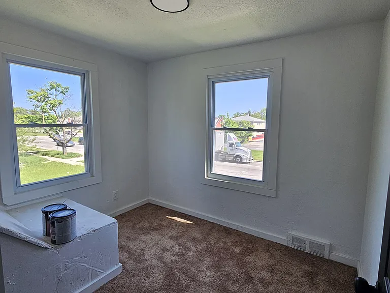 4001 E Outer Dr — Photo 10