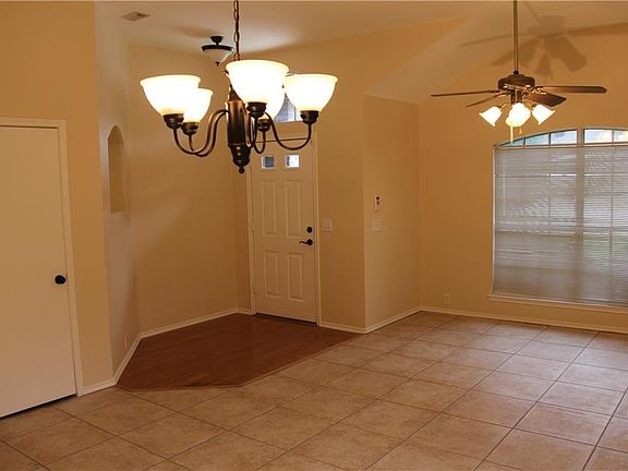 4th image of 748 Thousand Oaks Dr