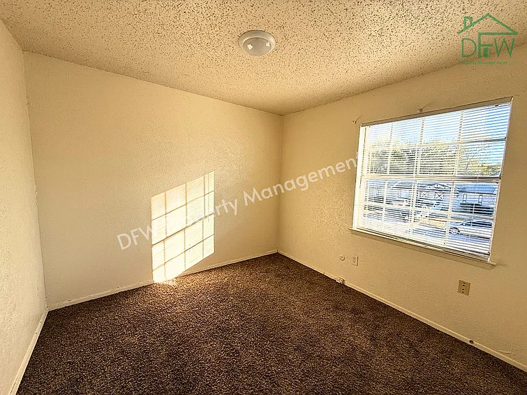 1021 Pleasant Valley Ln — Photo 10