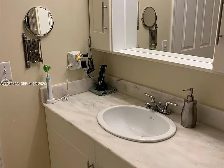 275 NE 18th St #1109 — Photo 6
