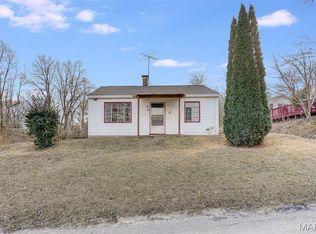 1 Spicer Dr, Caseyville, IL