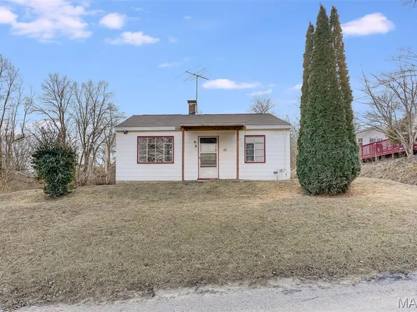 1 Spicer Dr, Caseyville, IL 62232