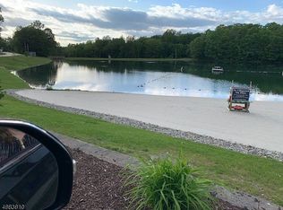 4 Sandyhill Rd, Hamburg, NJ 07419