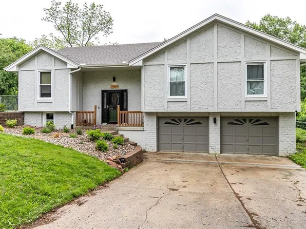 7809 N Main St, Gladstone, MO 64118