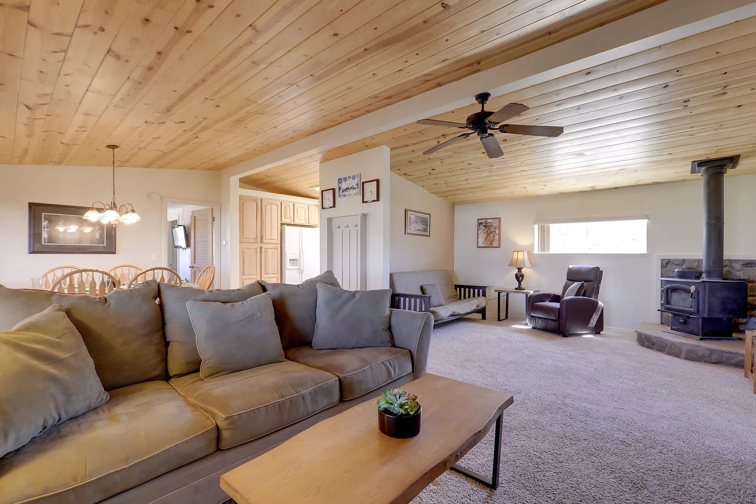 3 bed, 2.0 bath, 1334 sqft, $3,290 — Photo 1