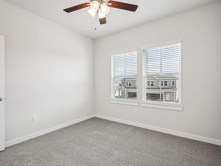 2337 Moon Tower Trl — Photo 35