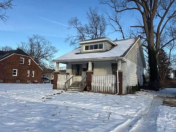 2nd image of 12738 Robson St