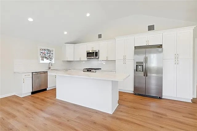 725 Macarthur Ave — Photo 6