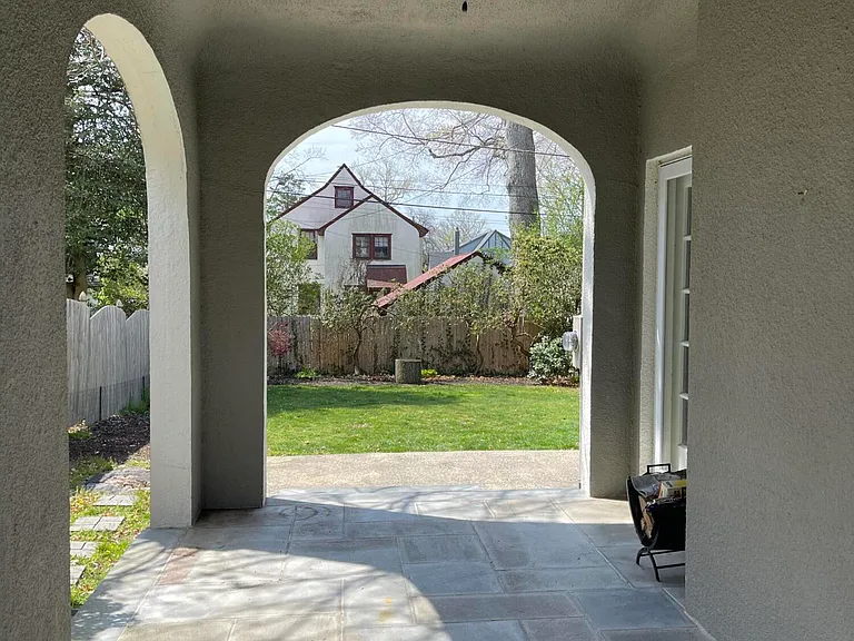 510 Blanchard Pkwy — Photo 7