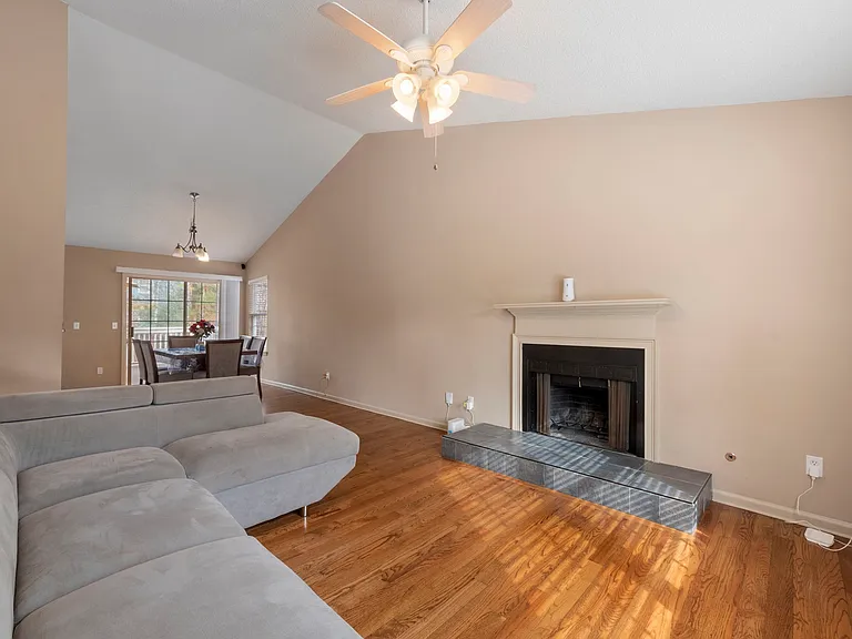 646 Woodcrest Manor Dr — Photo 16