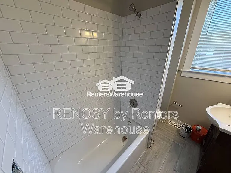 400 Lyndhurst St — Photo 16