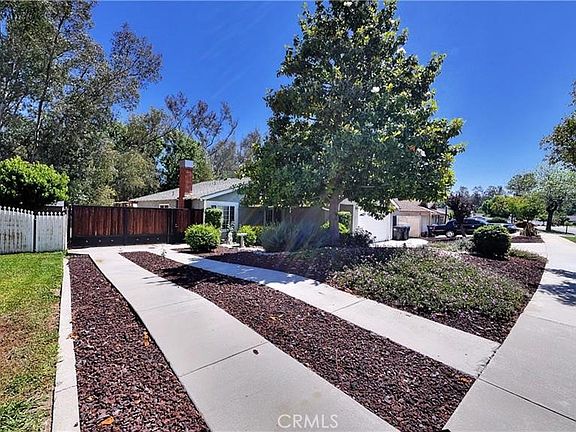 3rd image of 4053 Bayberry Dr