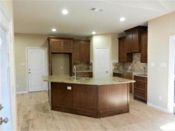 4th image of 3424 Chinaberry Ln
