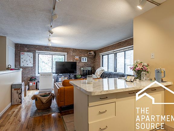 3rd image of 715 W Diversey Pkwy APT 1
