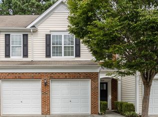 8220 Pilots View Dr, Raleigh, NC 27617