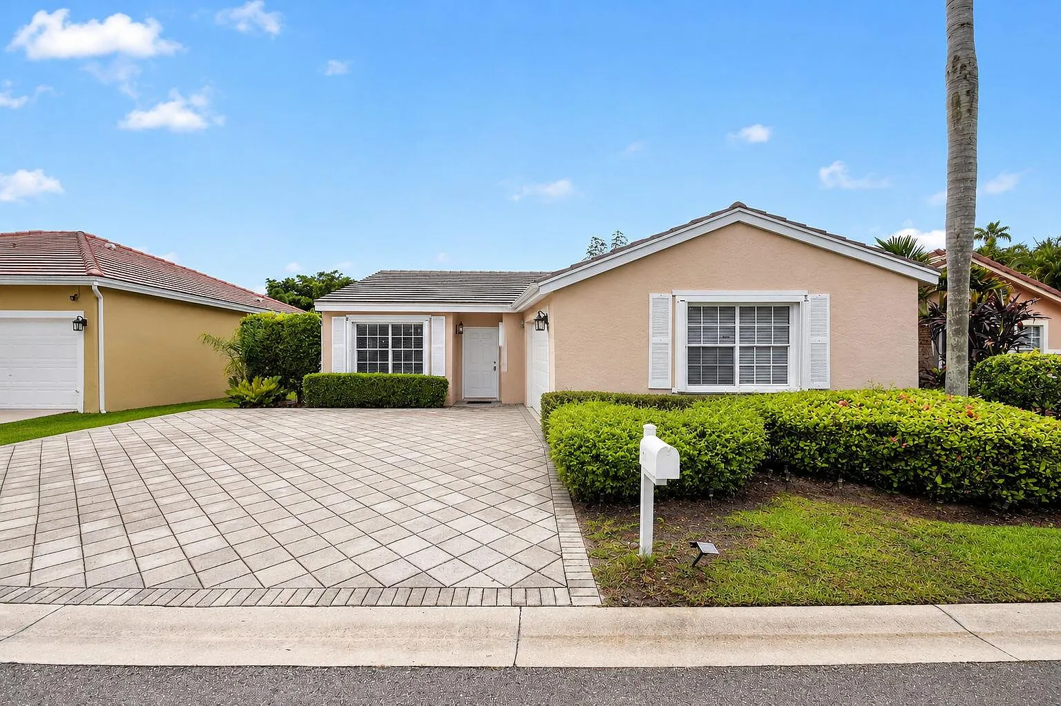 2 bed, 2.0 bath, 1227 sqft, $3,100 — Photo 2
