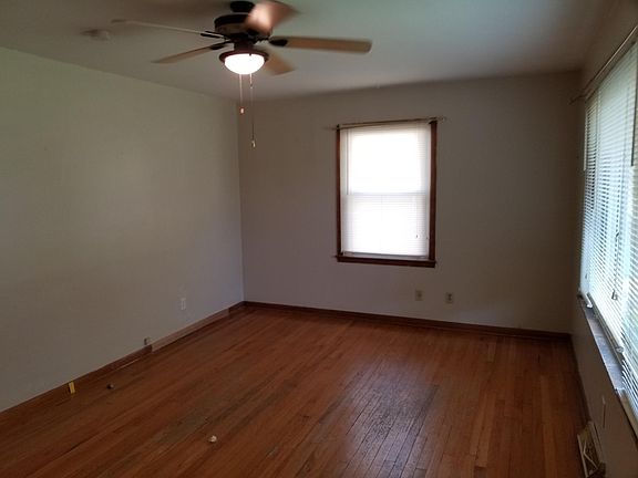 3rd image of 2083 Dorothy Ave
