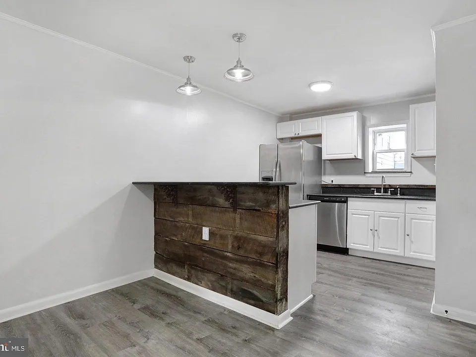 205 S Princess St #101