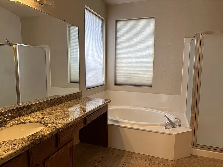 3320 N Lakeshore Ct — Photo 21