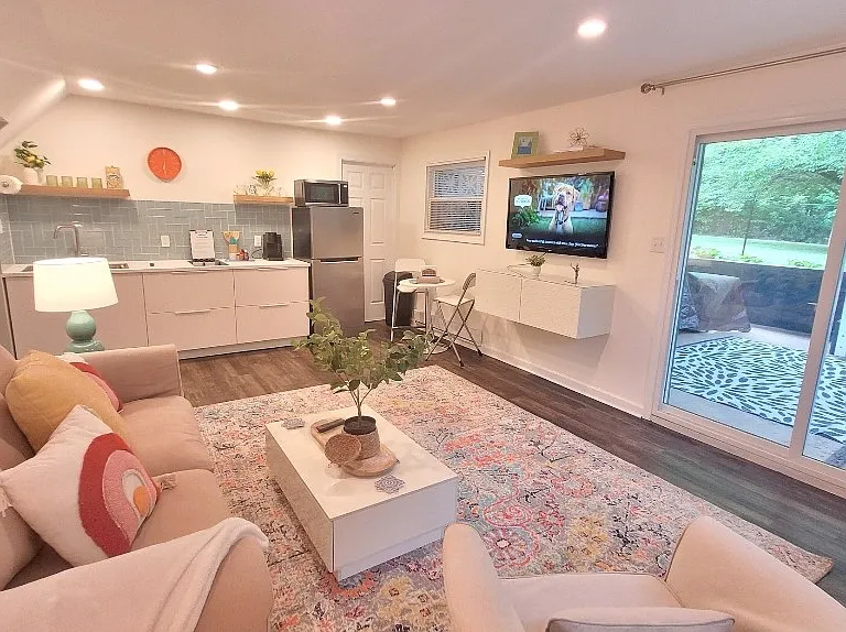 122 Phillips Cir #2 — Photo 2