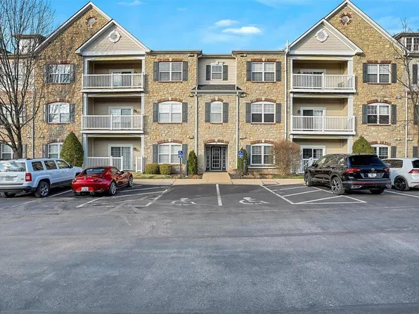 5 Monarch Trace Ct APT 106, Chesterfield, MO 63017