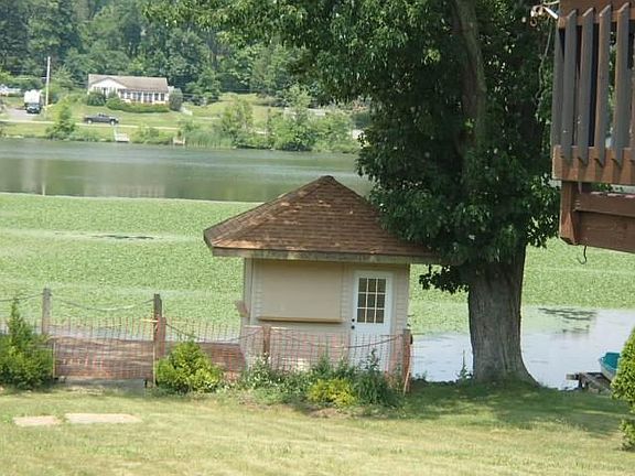 2nd image of 105 Hunter Dr