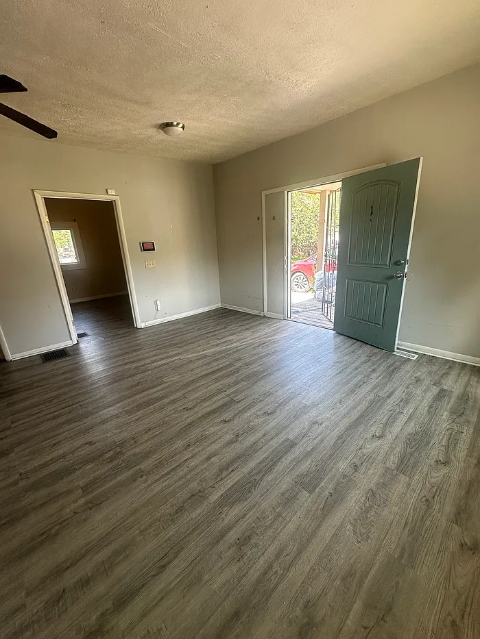 2 bed, 1.0 bath, $1,100 — Photo 3