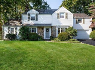 41 Waldo Ln, Manhasset, NY 11030