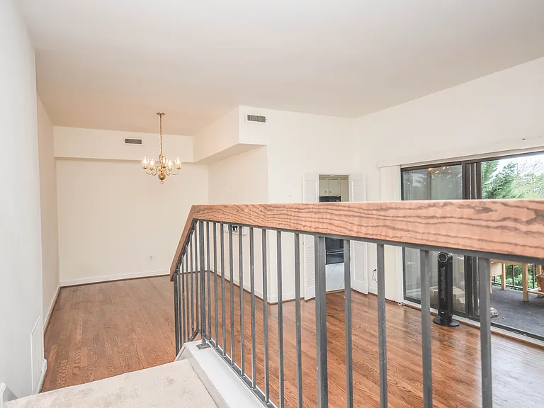 122 Roberts Ln #400 — Photo 3