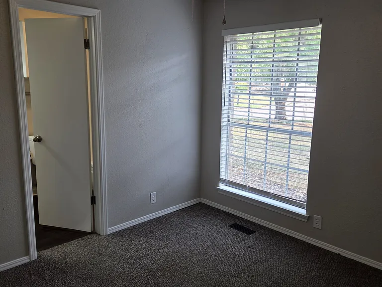 401 Norton Cir — Photo 28