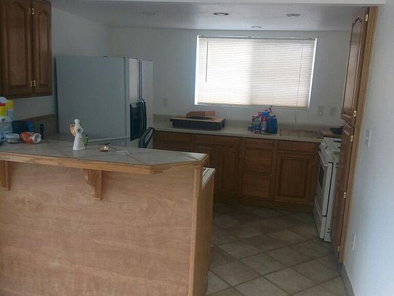 4th image of 801 E 11th St