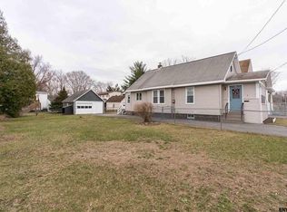 9 Princeton St, Schenectady, NY 12304