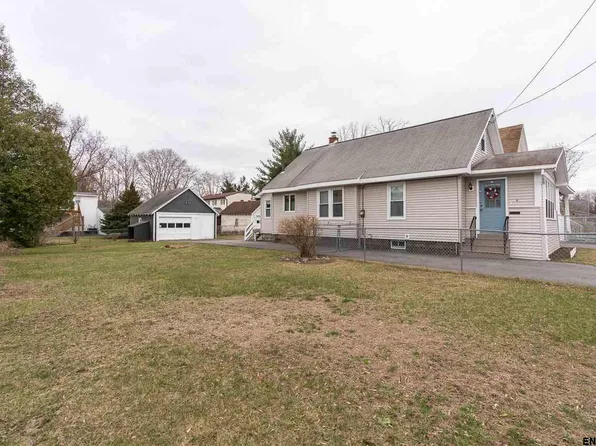 9 Princeton St, Schenectady, NY 12304