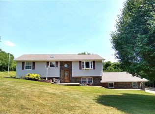469 Emmaus Rd, Belpre, OH 45714