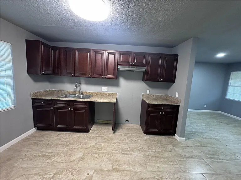 4933 Alvin St — Photo 2