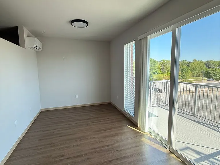 Mira Apartments — Photo 24