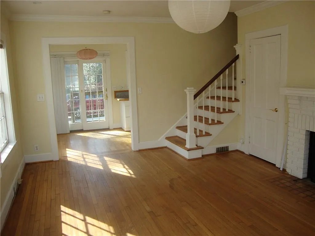 1 bed, 1.0 bath, $1,800 — Photo 2