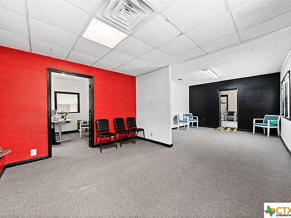 5th image of 810 W Avenue M