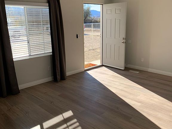 4th image of 9529 Visalia Ave