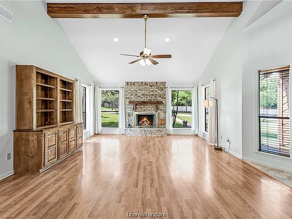 4th image of 1704 Emerald Pkwy