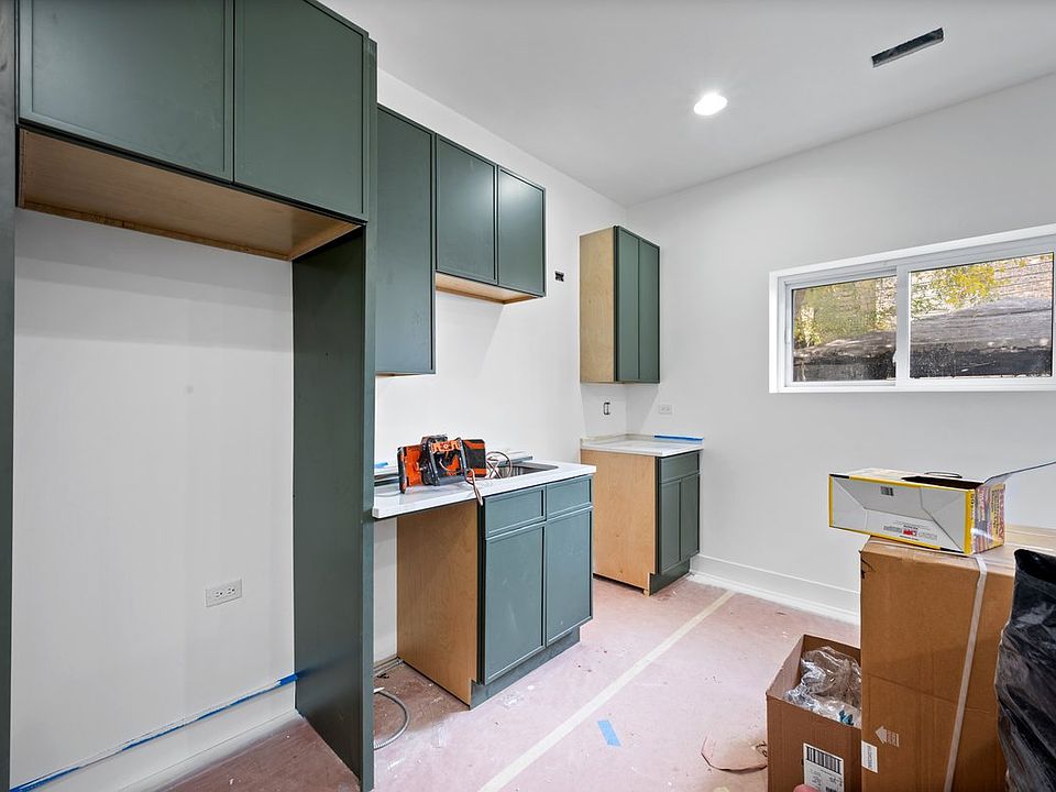 1st image of 3116 W Montrose Ave #1R