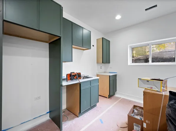 3116 W Montrose Ave, Chicago, IL