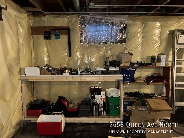 2658 Queen Ave N — Photo 18