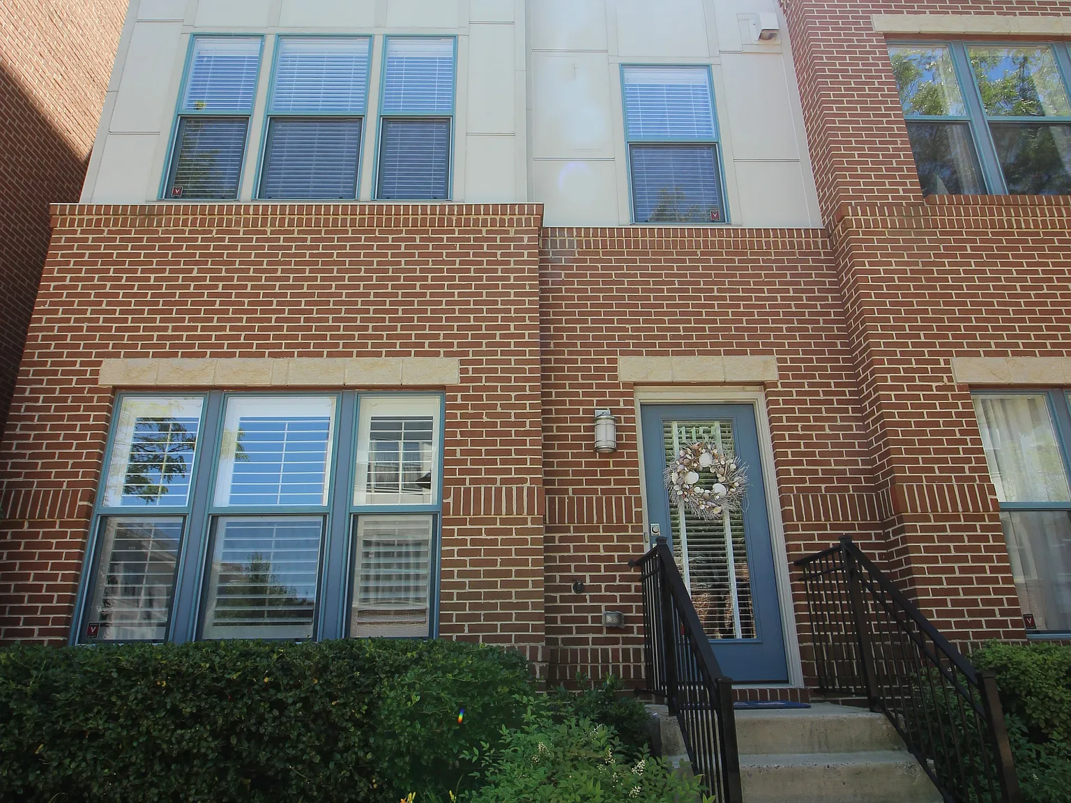 3 bed, 3.5 bath, 1896 sqft, $3,600 — Photo 1